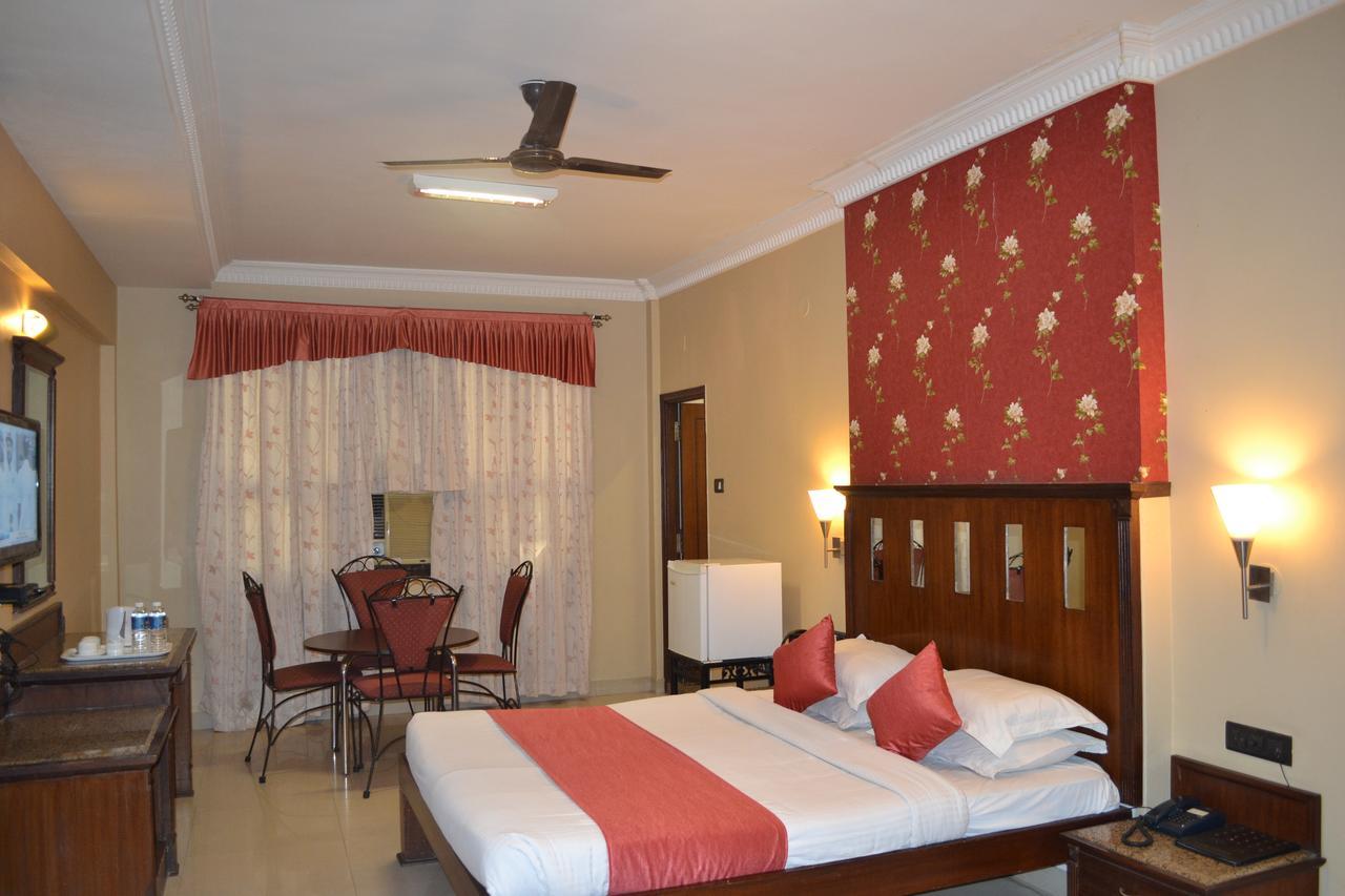 Hotel The Club Bangalore Exterior foto